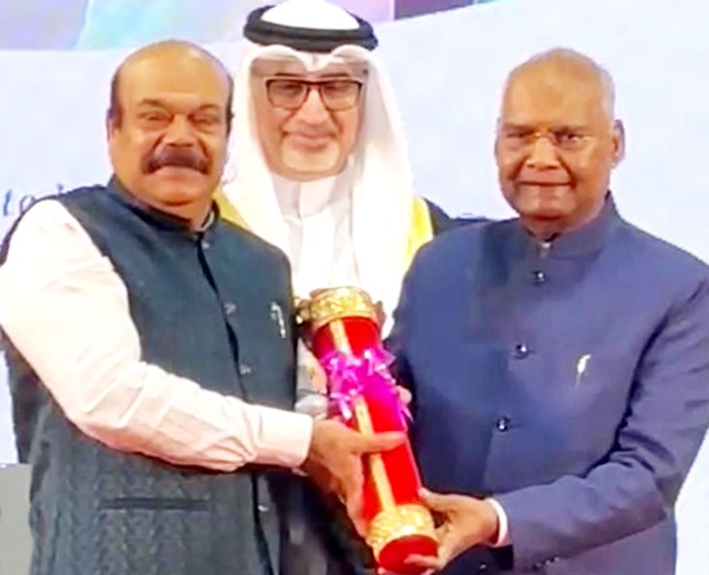 ಬಹರೈನ್‍ನಲ್ಲಿ ಕನ್ನಡಿಗ ಉದ್ಯಮಿ ಹಾಜಿ ಅಬ್ದುಲ್ ರಝಕ್ ಹೆಜಮಾಡಿಗೆ  ಸಮಾಜ ಸೇವಕ ಪ್ರಶಸ್ತಿ